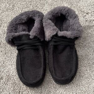Tommy Bahama Black Fabric with Grey Faux Fur Lining Moccasin Size 7.5 NWOT